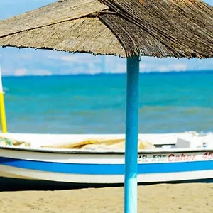 https://calmahouse-carihuela.hotelsinnerja.org